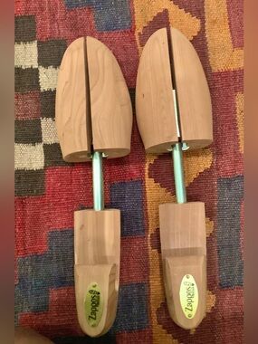 Zappos-Allen Edmonds Woodlore Red Cedar Split-Toe Shoe Stretchers Shoe Trees USA
